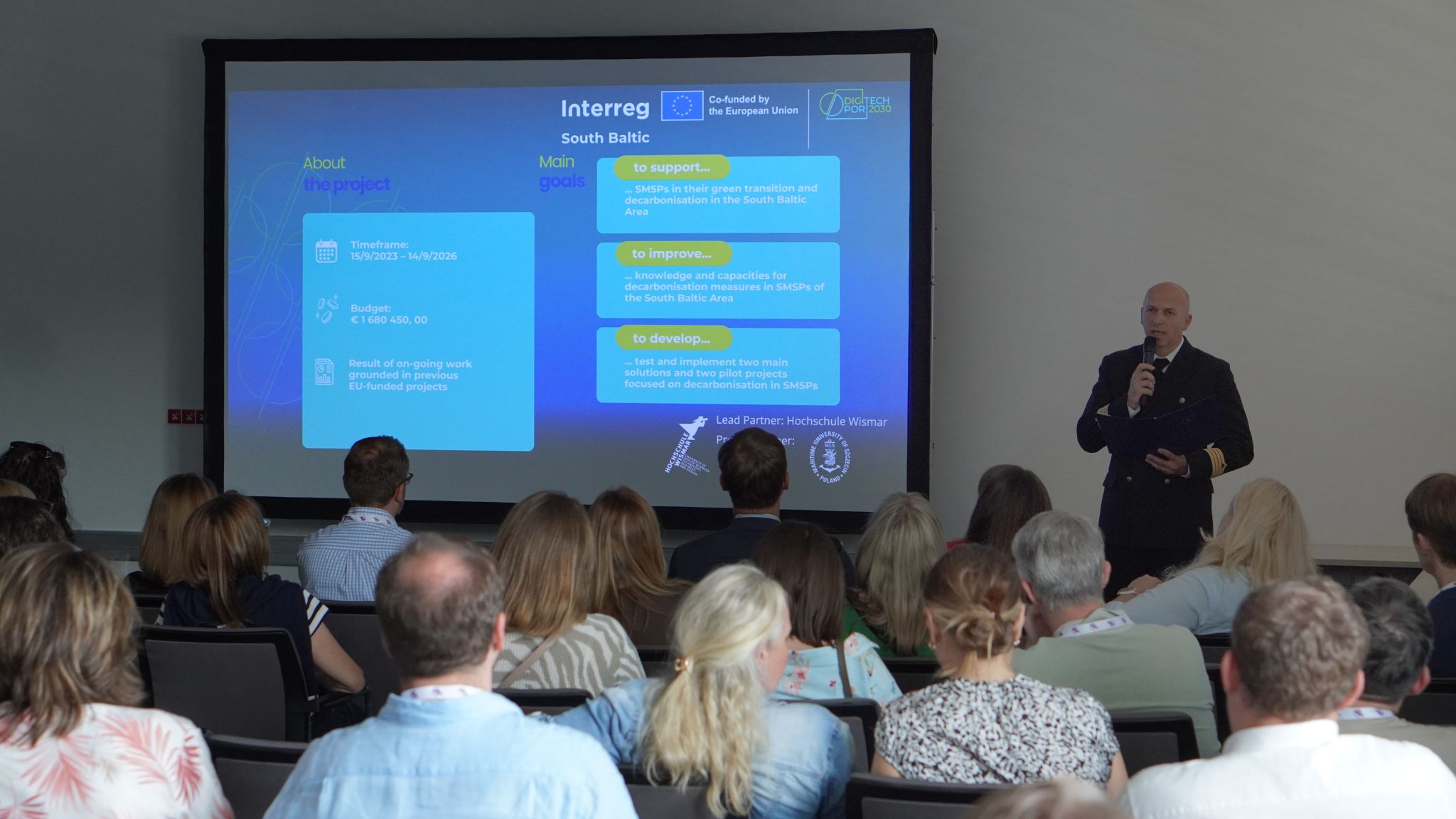 Stefan Jankowski from the Maritime University in Szczecin presenting DigiTechPort2030
